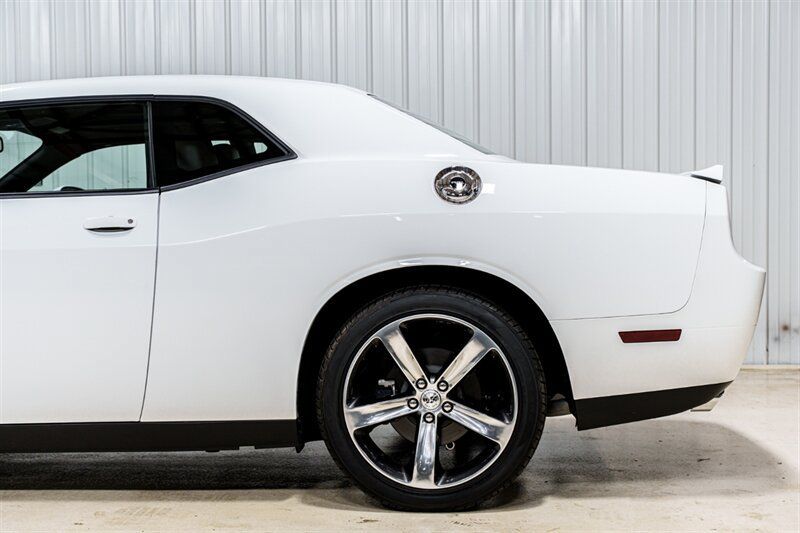 Used 2014 Dodge Challenger SXT RWD image 4