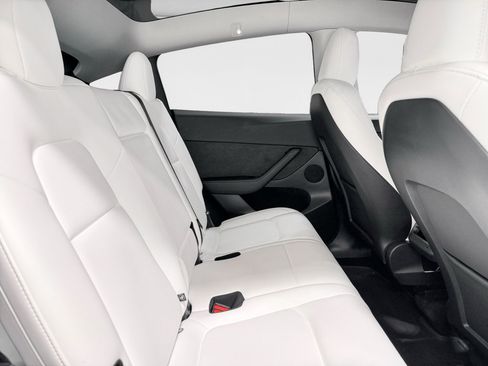 Used 2025 Tesla Model Y Long Range AWD/4WD image 19