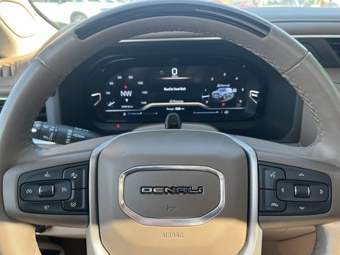 Used 2024 GMC Yukon XL Denali w/ Denali Reserve Package AWD/4WD image 17
