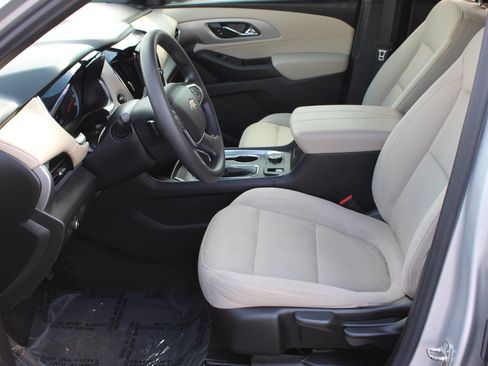 Used 2022 Chevrolet Traverse LS FWD image 12