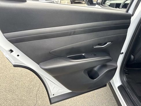 Certified 2025 Hyundai Tucson SE image 17