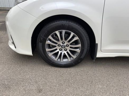 Used 2019 Toyota Sienna XLE Premium image 25