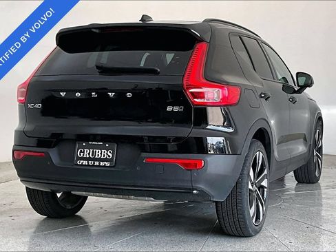 Used 2025 Volvo XC40 B5 Plus AWD/4WD image 2