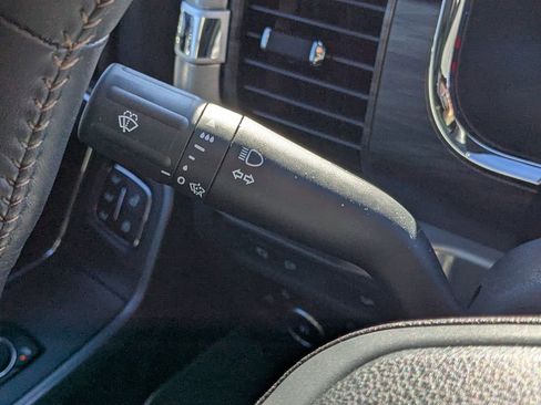 Used 2024 Ford F150 Lariat w/ FX4 Off-Road Package image 23