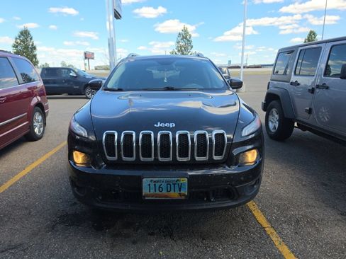 Used 2014 Jeep Cherokee Latitude w/ Cold Weather Group FWD image 2