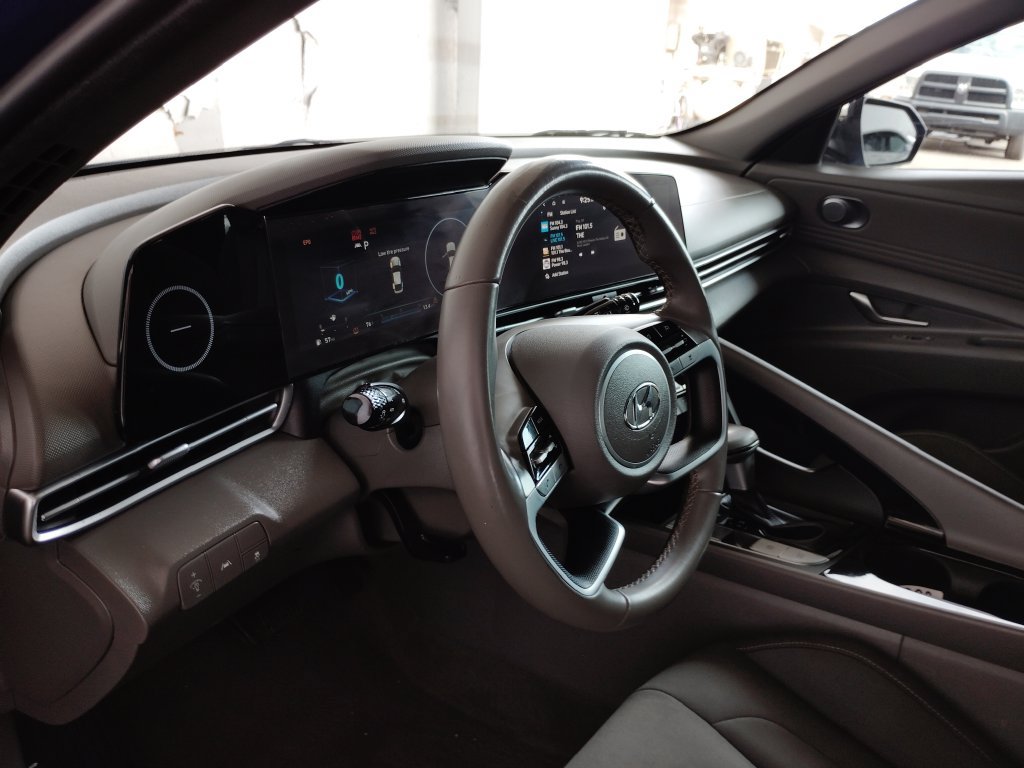 Used 2023 Hyundai Elantra SEL w/ Convenience Package FWD image 21