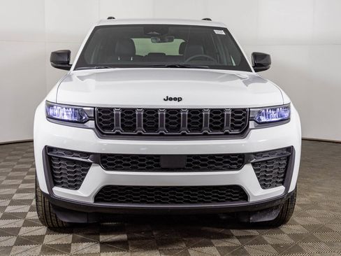 New 2026 Jeep Grand Cherokee Altitude image 11