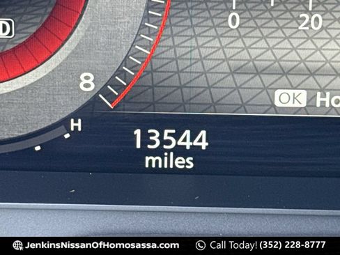 Certified 2025 Nissan Rogue SL FWD image 48