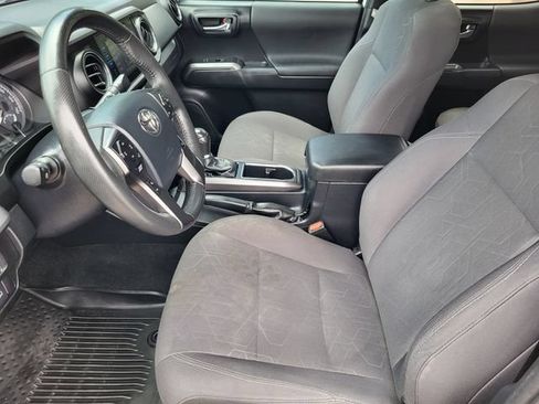 Used 2018 Toyota Tacoma TRD Off-Road AWD/4WD image 11