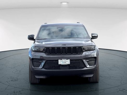 New 2025 Jeep Grand Cherokee Altitude image 10