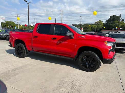 Used 2024 Chevrolet Silverado 1500 LT Trail Boss w/ Convenience Package II AWD/4WD image 2