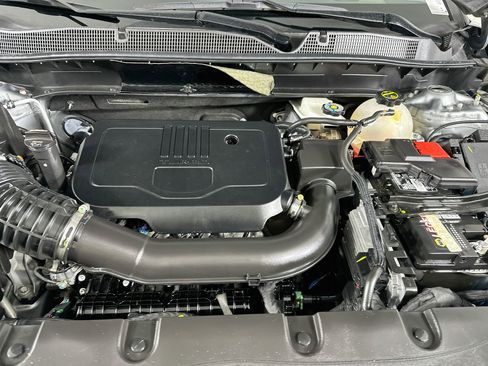 Used 2025 Chevrolet Blazer LT FWD image 32