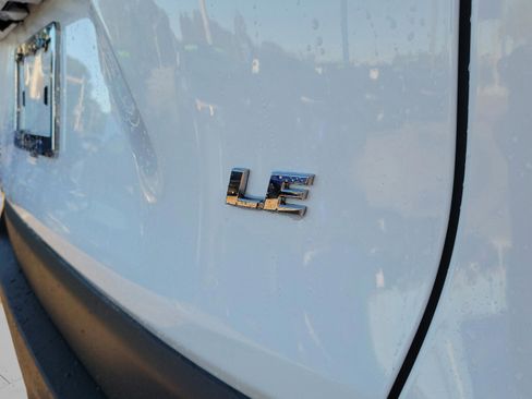 Used 2021 Toyota RAV4 LE image 7