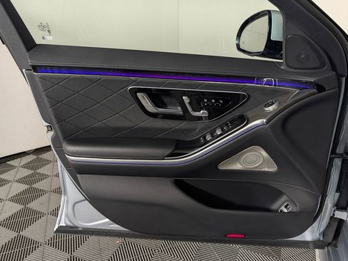 Used 2025 Mercedes-Benz S 580 4MATIC Sedan image 25