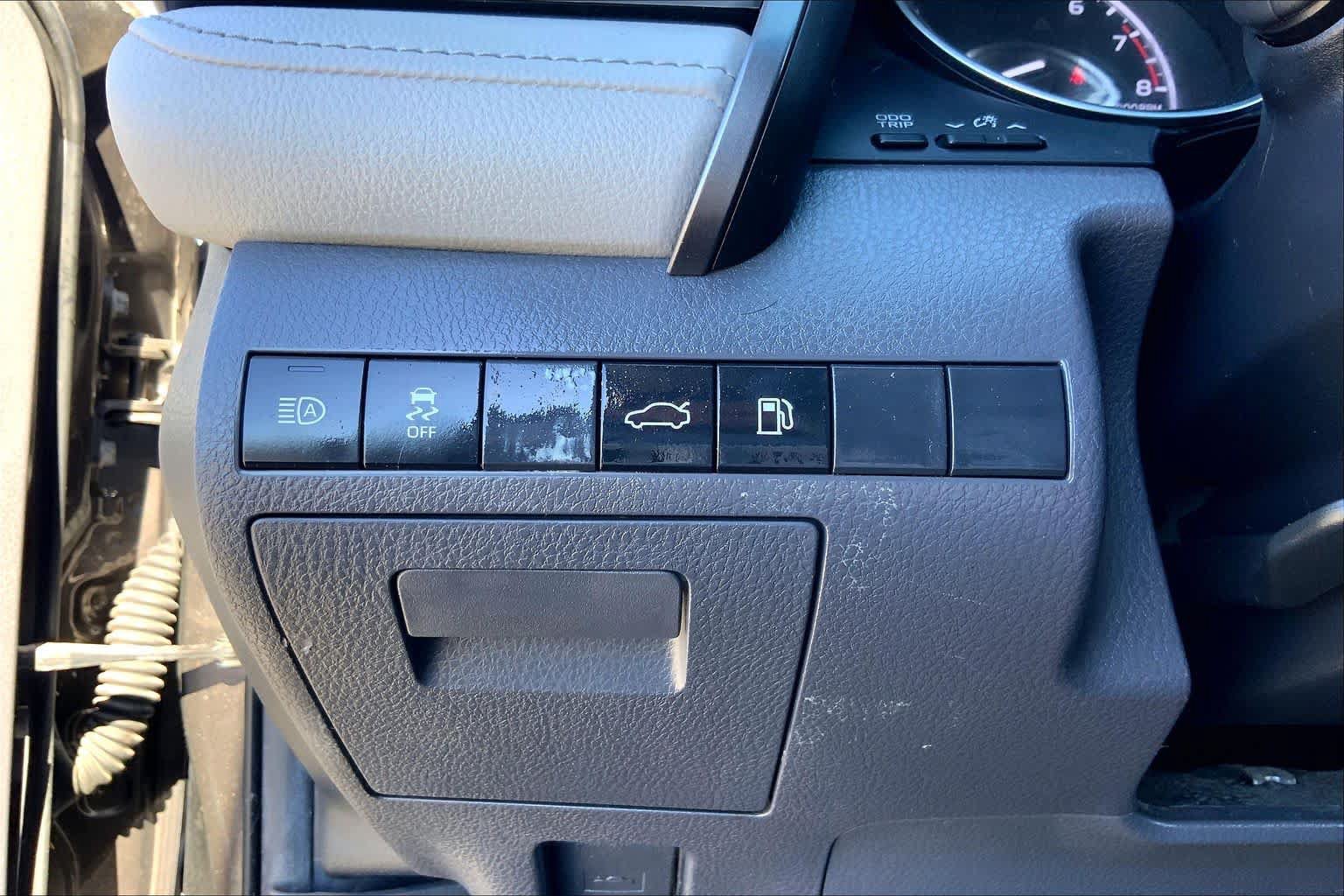 Used 2018 Toyota Camry LE FWD image 33