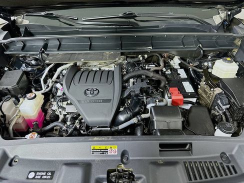 Used 2024 Toyota Highlander XSE FWD image 9