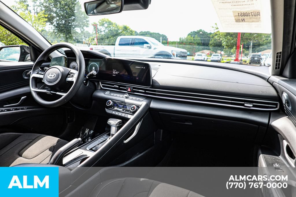 Used 2024 Hyundai Elantra SEL FWD image 28