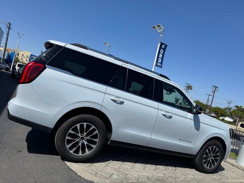 Used 2025 Ford Expedition Platinum AWD/4WD image 2