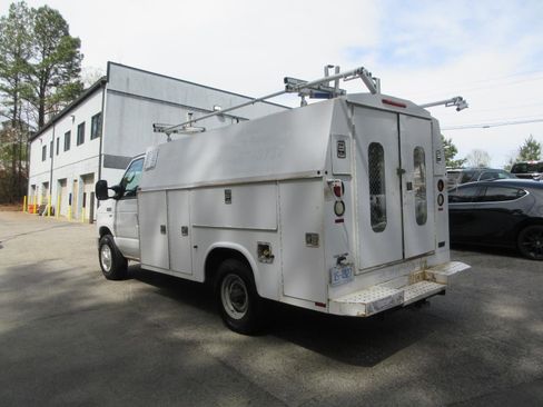 Used 2013 Ford E-350 and Econoline 350 Super Duty w/ Class I Trailer Tow Pkg image 7