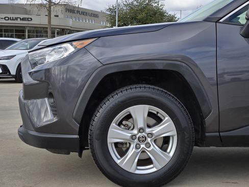Used 2020 Toyota RAV4 XLE image 12