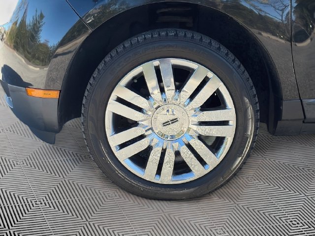 Used 2010 Lincoln MKX AWD image 25