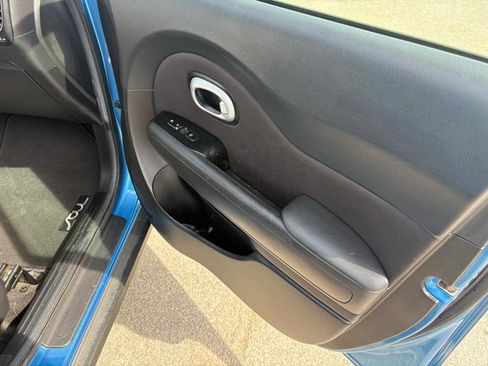 Used 2016 Kia Soul + w/ Designer's Package FWD image 39