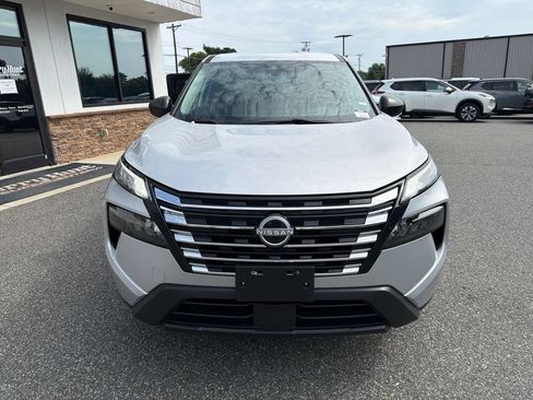 Used 2024 Nissan Rogue S FWD image 12