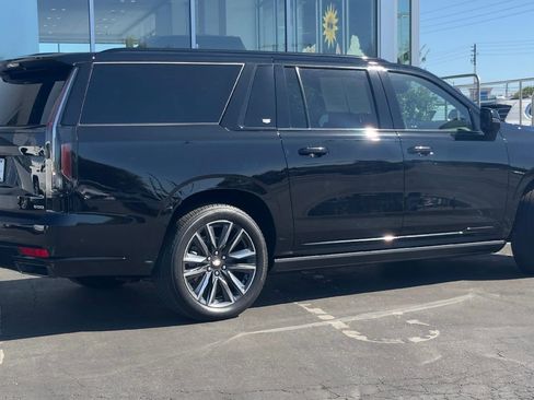 Certified 2024 Cadillac Escalade ESV Sport w/ Touring Package AWD/4WD image 4