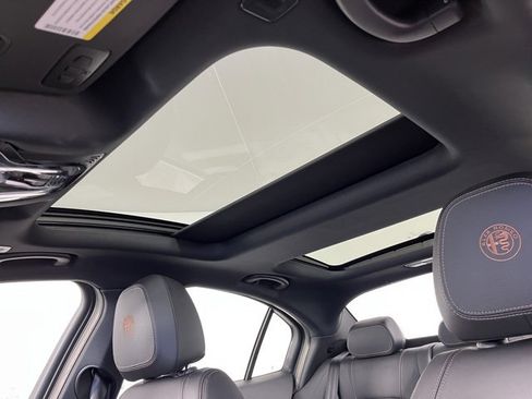 Used 2025 Alfa Romeo Giulia AWD w/ Driving Assist Package image 18