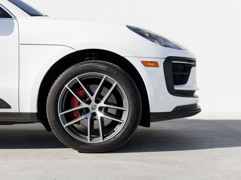 Used 2022 Porsche Macan S image 11