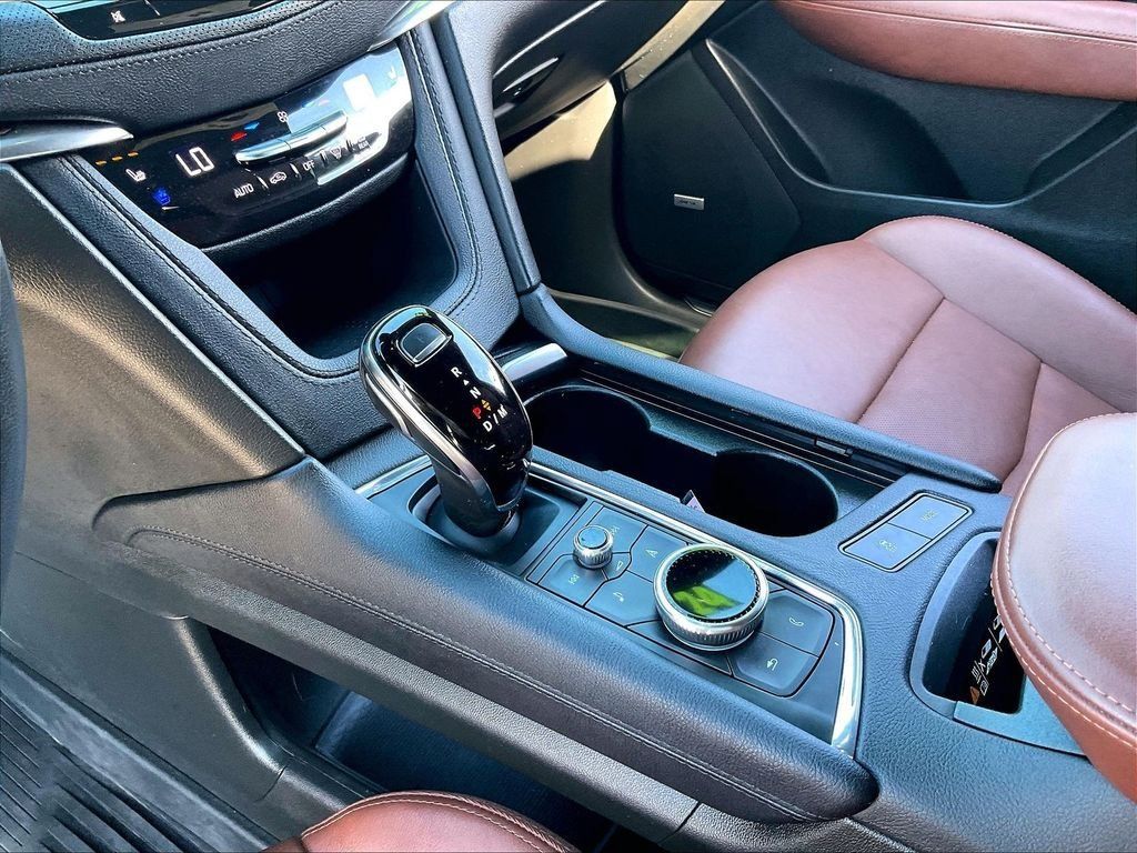 Used 2024 Cadillac XT5 Sportv w/ Technology Package AWD/4WD image 19