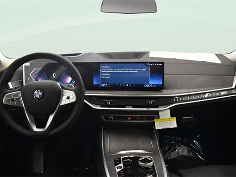 New 2026 BMW X7 xDrive40i w/ Premium Package image 18