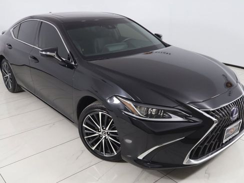 Used 2023 Lexus ES 300h w/ Premium Package image 18