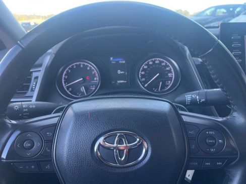 Used 2024 Toyota Camry SE image 11