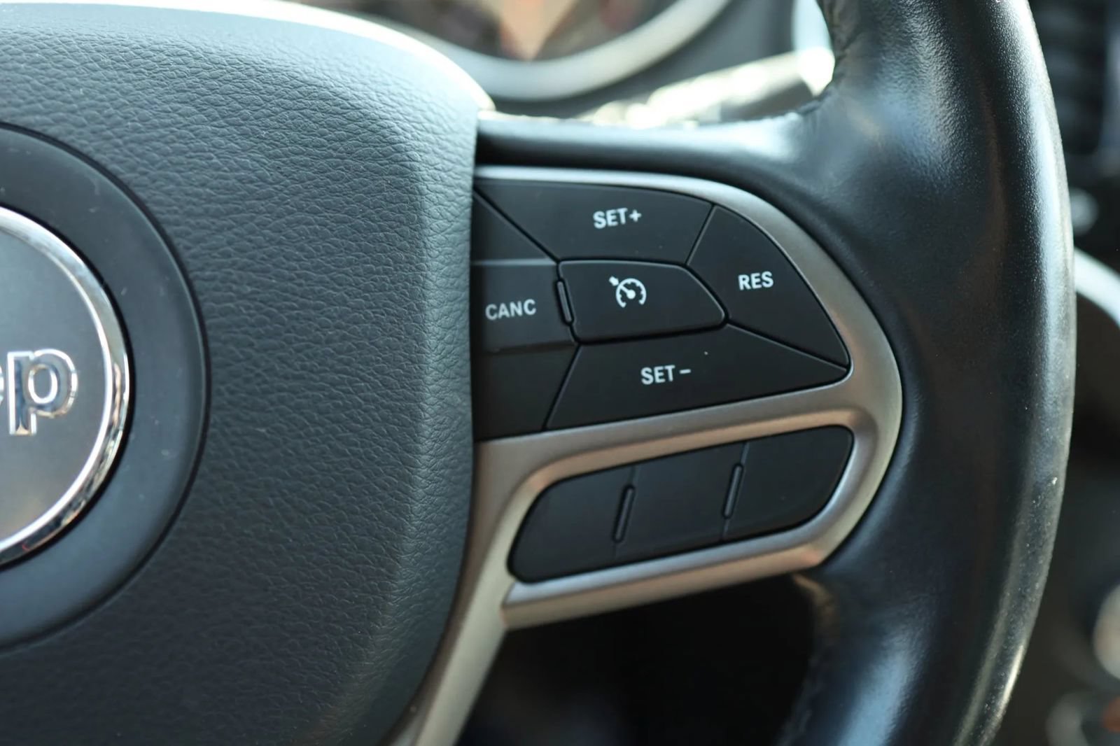 Used 2020 Jeep Cherokee Limited AWD/4WD image 16