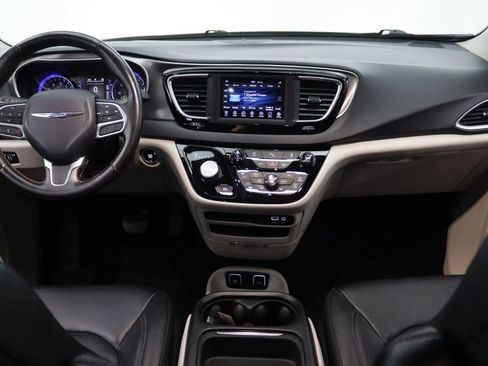 Used 2020 Chrysler Pacifica Touring-L FWD image 20