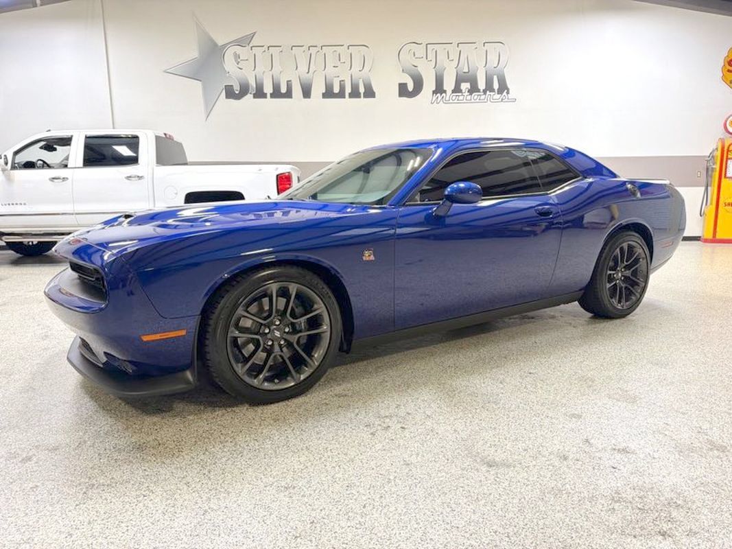 Used 2022 Dodge Challenger R/T Scat Pack w/ Scat Pack Stripe RWD image 1