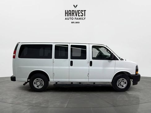Used 2018 Chevrolet Express 2500 LS w/ Driver Convenience Package RWD image 8