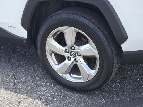 Used 2021 Toyota RAV4 XLE Premium AWD/4WD image 26