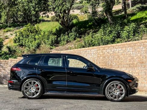 Used 2017 Porsche Cayenne GTS image 13