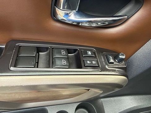 Used 2020 Nissan Titan Platinum Reserve w/ Moonroof Package AWD/4WD image 24