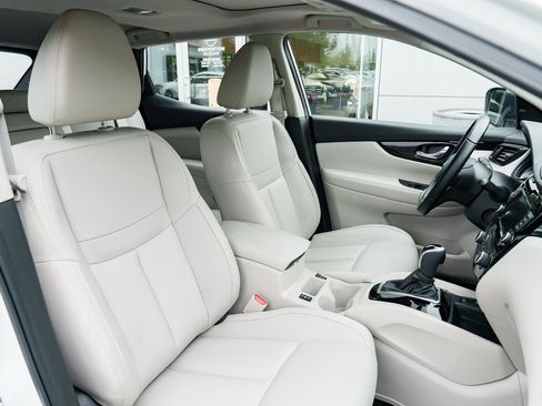 Used 2022 Nissan Rogue Sport SL w/ Premium Package image 27