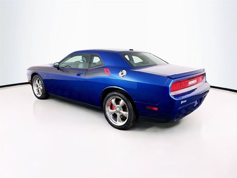 Used 2010 Dodge Challenger R/T RWD image 9