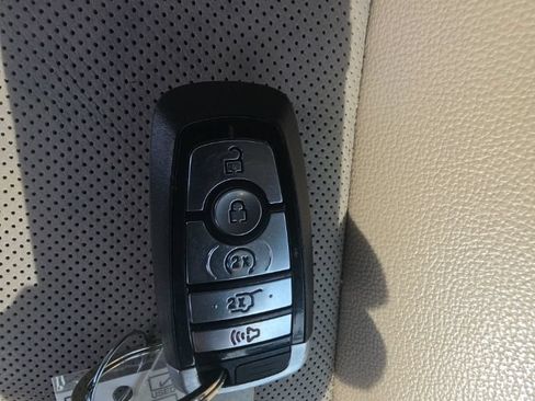 Used 2021 Ford Explorer Limited w/ Equipment Group 301A AWD/4WD image 34