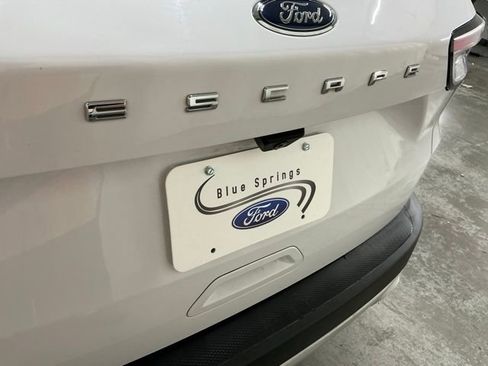 Used 2021 Ford Escape SE FWD image 6