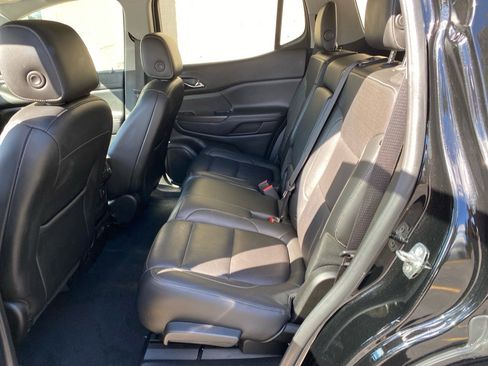 Used 2019 GMC Acadia SLT w/ LPO, Cargo Package image 19