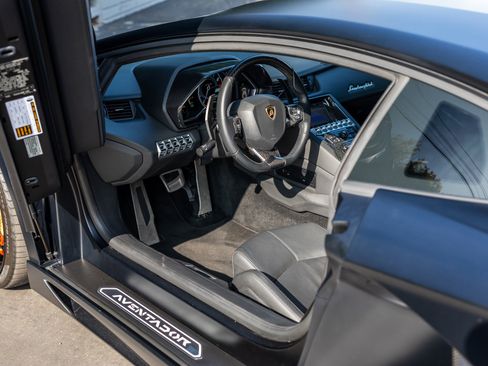 Used 2014 Lamborghini Aventador LP 700-4 image 4