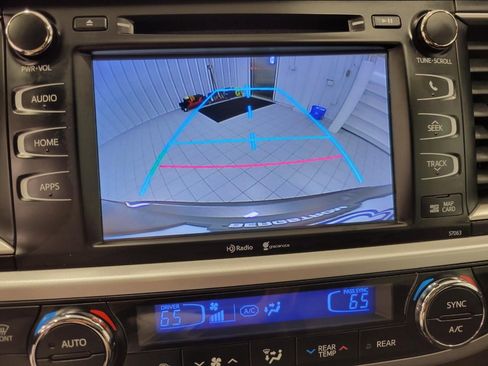 Used 2014 Toyota Highlander XLE image 15