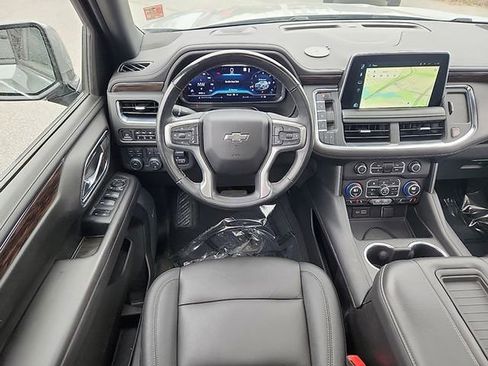 Certified 2023 Chevrolet Suburban Z71 w/ Luxury Package AWD/4WD image 11