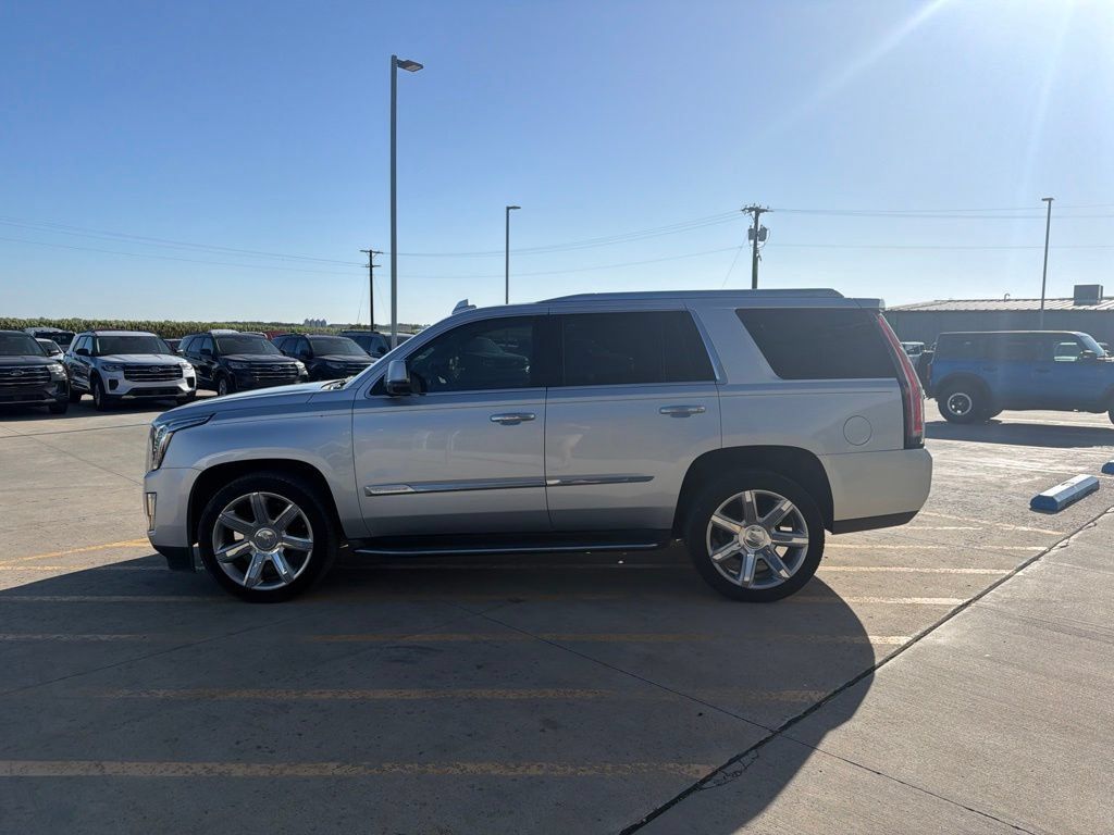 Used 2015 Cadillac Escalade Luxury RWD image 4